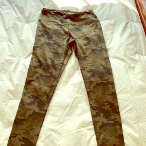 Camo athletic 90 degree leggings - full length S